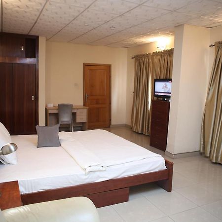 The Habitat Suites International Lagos Exterior foto